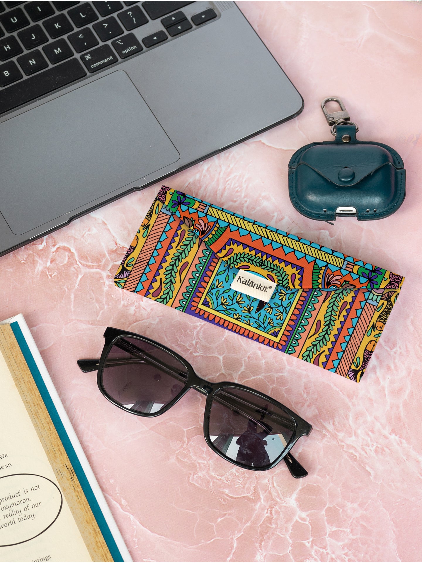 Glasses Holder | Tradition in Motion ( Modern Madhubani )